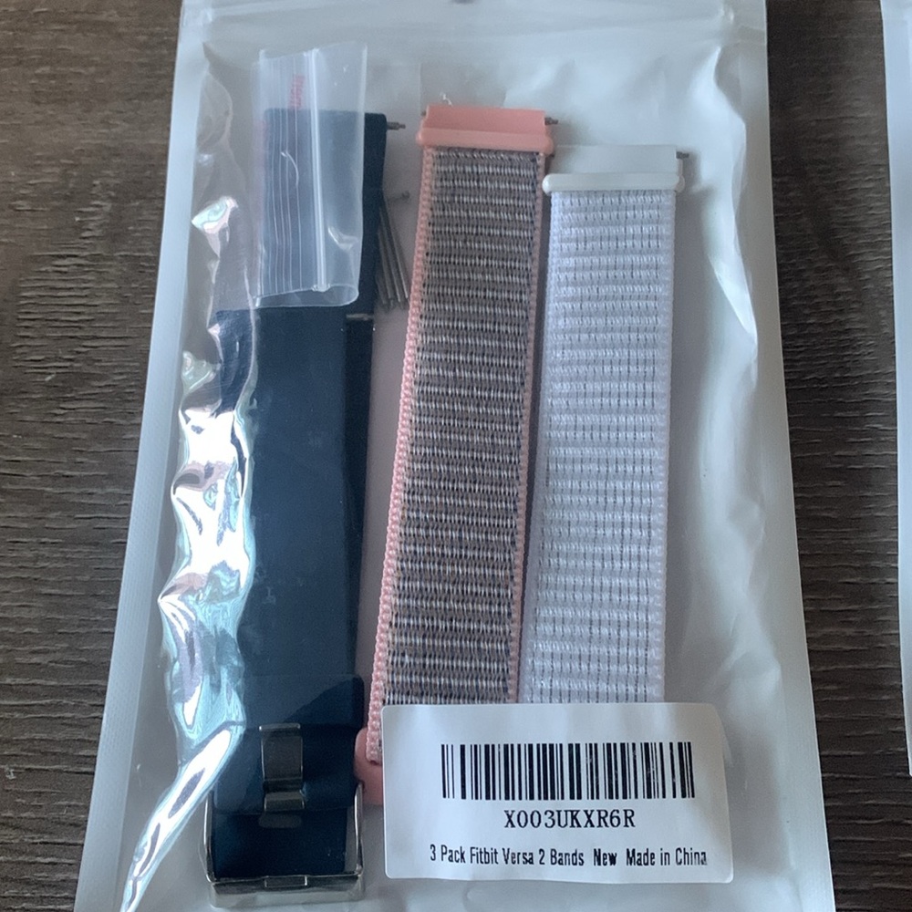 LMT: Fitbit Versa 2 Straps, Bumpers and Chargers (watch is not included). - Picture 7 of 16